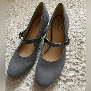 Gray suede and patent Trotters chunky heels, size 9N